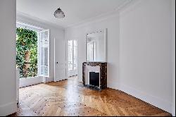 Paris 17th District - An elegant 3-bed apartment