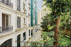 Paris 17th District - An elegant 3-bed apartment