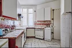 Paris 17th District - An elegant 3-bed apartment