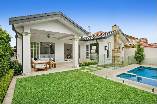 Bespoke luxury and excellence, an acclaimed Clifton Gardens lifestyle.