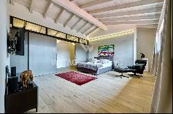 Charming, fully renovated old town house with partial views of Lake Lugano, in Lugano-Agn