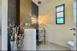 Charming, fully renovated old town house with partial views of Lake Lugano, in Lugano-Agn