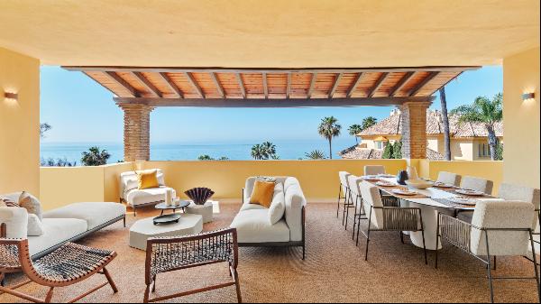 Exceptional duplex penthouse with direct access to the beach and panoramic sea views in R