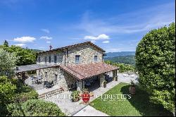 RESTORED VILLA WITH POOL AND TENNIS COURT FOR SALE IN TUSCANY