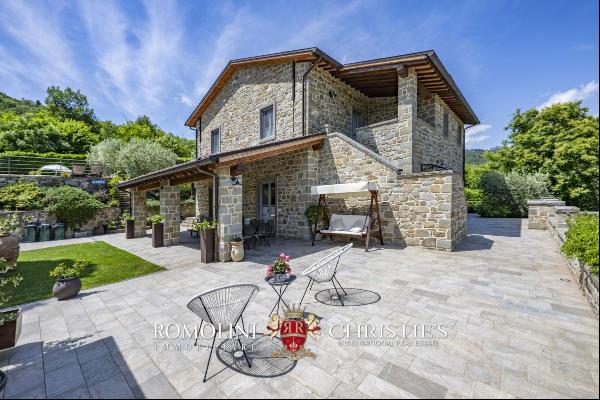 RESTORED VILLA WITH POOL AND TENNIS COURT FOR SALE IN TUSCANY