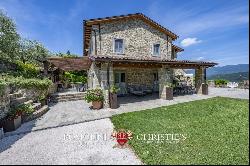 RESTORED VILLA WITH POOL AND TENNIS COURT FOR SALE IN TUSCANY