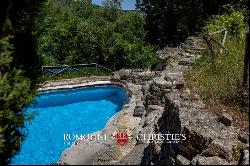 CASTLE FOR SALE IN A PANORAMIC POSITION IN CHIANTI CLASSICO