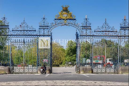 Elegant mansion with swimming pool - In the center of Bordeaux