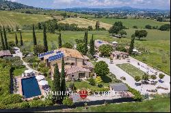 RENOVATED COUNTRY VILLA WITH POOL AND PANORAMIC VIEW OF ASSISI, UMBRIA