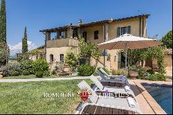 RENOVATED COUNTRY VILLA WITH POOL AND PANORAMIC VIEW OF ASSISI, UMBRIA