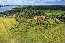 Idyllic Farm Estate with Cider House and Scenic Surroundings