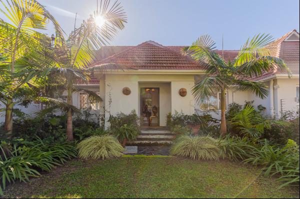 Elegant Mid-Century Family Home in Tranquil Kenilworth Upper