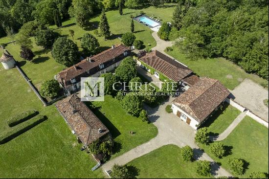 For sale, Elegant 17th Century Chartreuse in the Périgord Vert