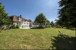 For sale, Elegant 17th Century Chartreuse in the Perigord Vert