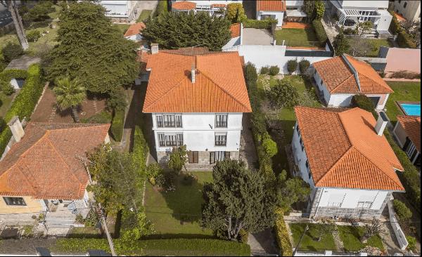 5 bedroom house to renovate in the center of cascais