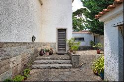 5 bedroom house to renovate in the center of cascais