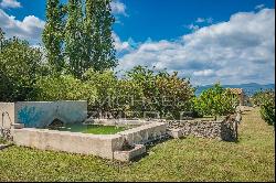 Charming 1920s house with superb views in the Luberon