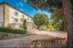 Charming 1920s house with superb views in the Luberon