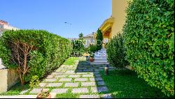 Three bedroom villa with garden and pool, for sale, in Gaia, Portugal