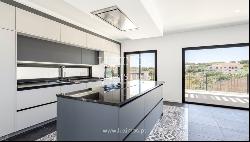 4-bedroom villa for sale in the Al-Sakia urbanization in Quarteira, Algarve