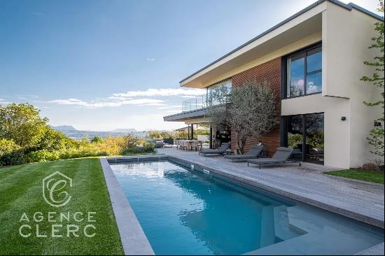 Argonay, superb contemporary property with stunning views of the mountains and lake