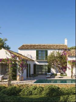 Authentic Andalusian spirit in this villa of magnificent panoramic villas in Finca Cortes