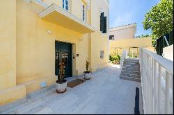 Apartment in a refurbished stately mansion in Limonar, Mlaga