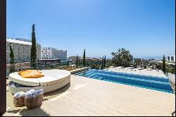 Luxury villa with hotel services and security in El Higueron, Fuengirola