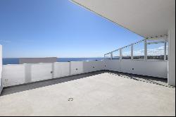 Spectacular views and direct access to the beach from this Duplex Penthouse in Estepona