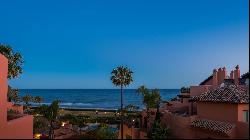 Stunning high end penthouse with spectacular sea views on the beachfront in Marbella East