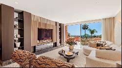 Stunning high end penthouse with spectacular sea views on the beachfront in Marbella East