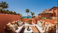 Stunning high end penthouse with spectacular sea views on the beachfront in Marbella East