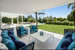 Magnificent modern villa very close to the sea with sea views in Marbella East