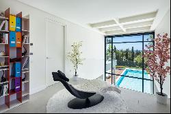 Magnificent modern villa very close to the sea with sea views in Marbella East