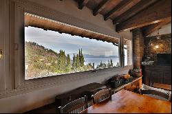 Elegant 1600s farmhouse with fabulous lake views