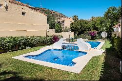 Charming semi-detached house in bajo Limonar, Malaga