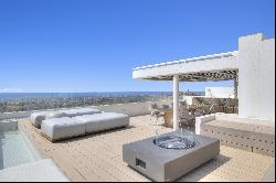 Ultra-modern penthouse with stunning panoramic sea views, new and closed development in B