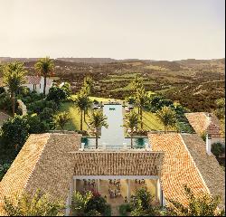 Experience the authentic Andalusian spirit in this villa with panoramic views in Finca Co