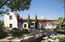 Experience the authentic Andalusian spirit in this villa with panoramic views in Finca Co