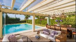 Luxurious and spacious front line beach villa in Las Chapas, Marbella East