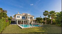 Luxurious and spacious front line beach villa in Las Chapas, Marbella East