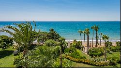 Luxurious frontline beach apartment on the new golden mile, Estepona