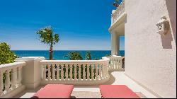 Luxurious frontline beach apartment on the new golden mile, Estepona