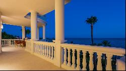 Luxurious frontline beach apartment on the new golden mile, Estepona