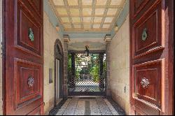 Exclusive historic residence in the heart of the city