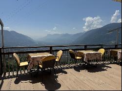 EXCLUSIVE ESTATE WITH UNIQUE VIEWS OVER MERAN