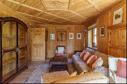 SOUTH TYROL, STATELY EQUESTRIAN FARM WITH VINEYARDS AND STYLISH CHALET