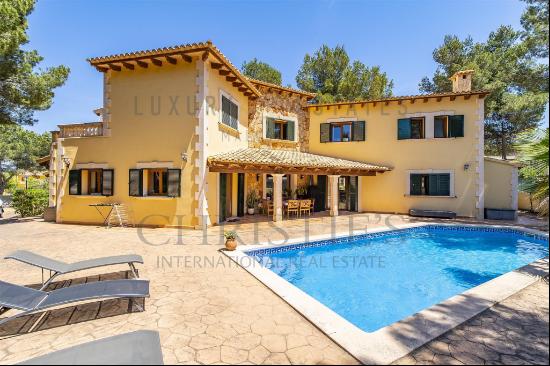 Large family villa near Port Adriano