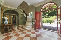 Versailles Glatigny – An exceptional family home