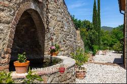 RIVERSIDE COUNTRY HOUSE FOR SALE IN VOLTERRA, TUSCANY